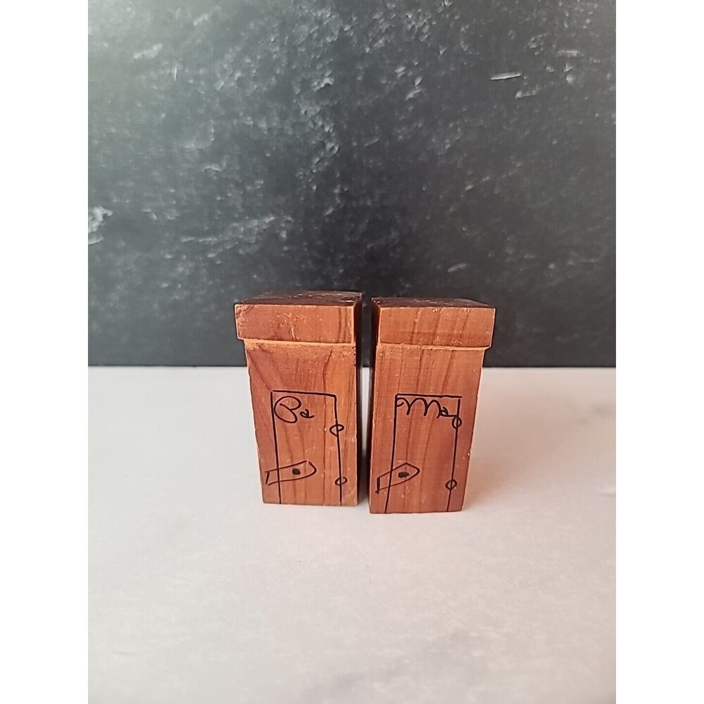 Vintage Wooden Outhouse Salt & Pepper Shakers Memphis, Tennessee
